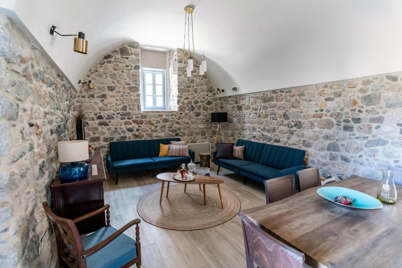 Englezena'S Guesthouse Leonídion 외부 사진