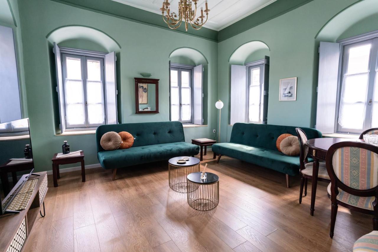 Englezena'S Guesthouse Leonídion 외부 사진
