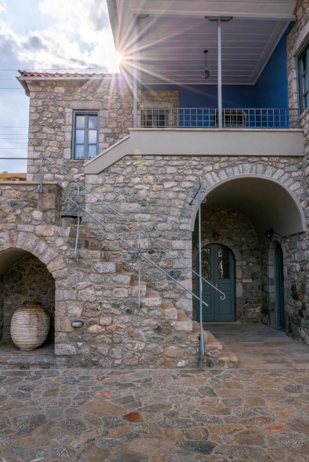 Englezena'S Guesthouse Leonídion 외부 사진