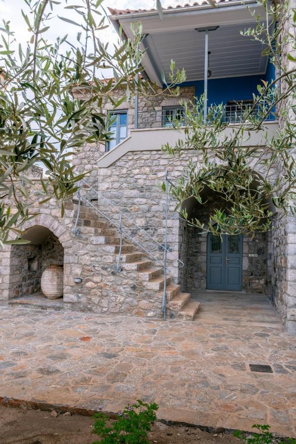 Englezena'S Guesthouse Leonídion 외부 사진