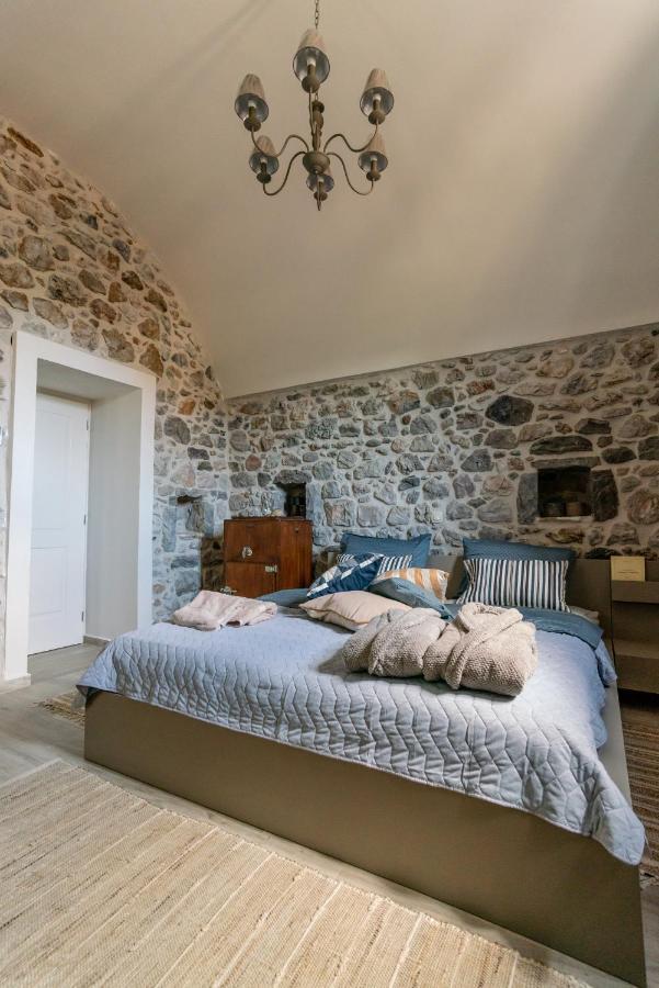 Englezena'S Guesthouse Leonídion 외부 사진